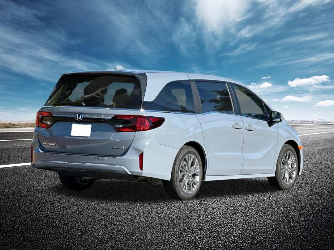 2026 Honda Odyssey Touring - Image 3