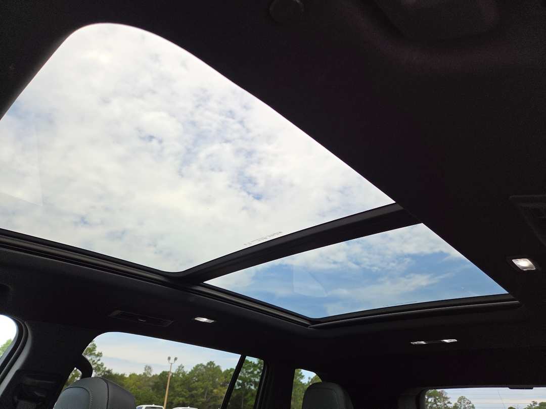 2024 GMC Acadia - Image 3