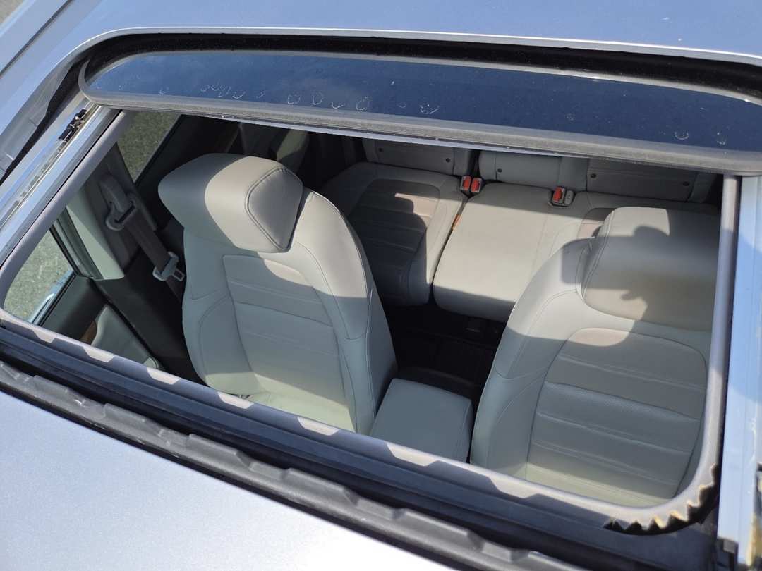 2022 Honda Cr-V Hybrid Touring - Image 3