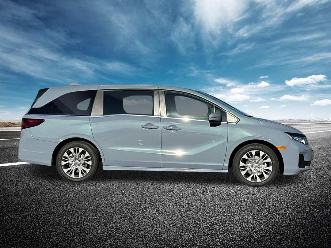 2026 Honda Odyssey Touring - Image 2