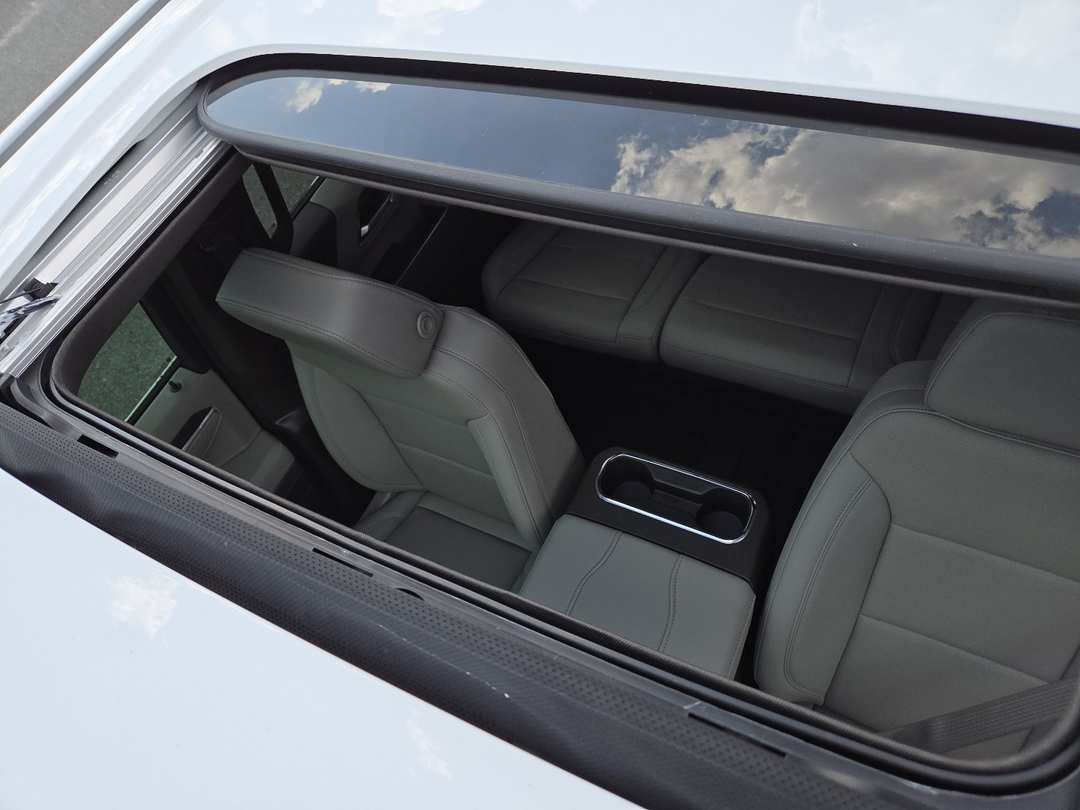 2026 GMC Sierra 1500 Crew 147 SLT - Image 3