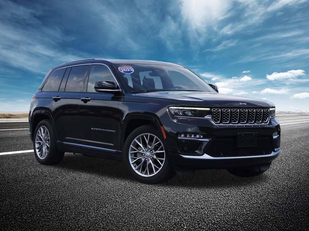 2023 Jeep Grand Cherokee Summit - Image 2