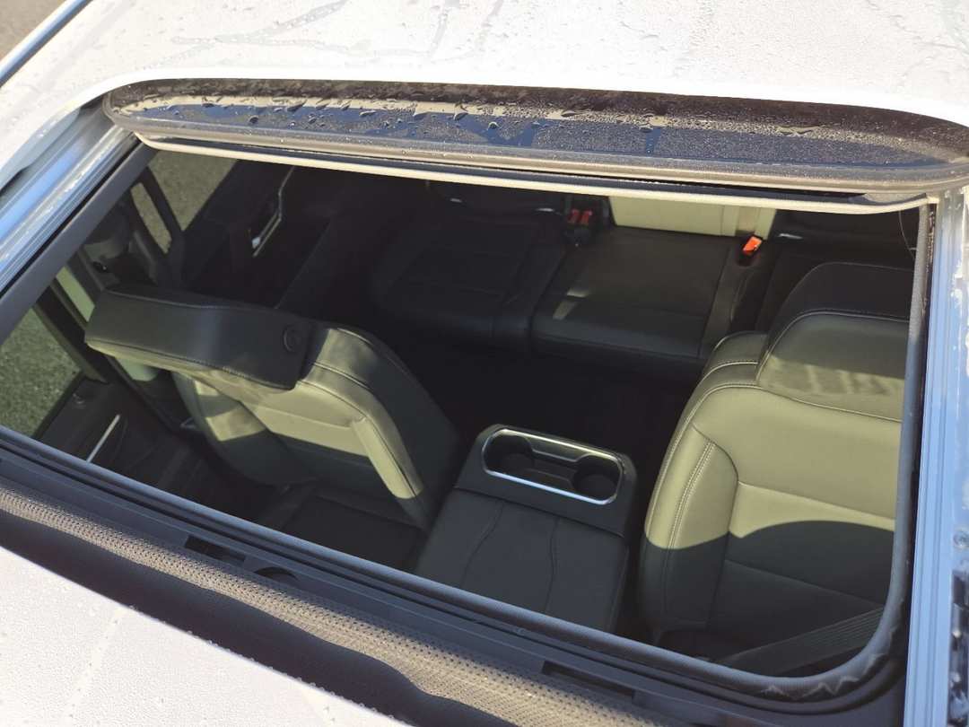 2026 GMC Sierra 1500 Crew 147 SLT - Image 3