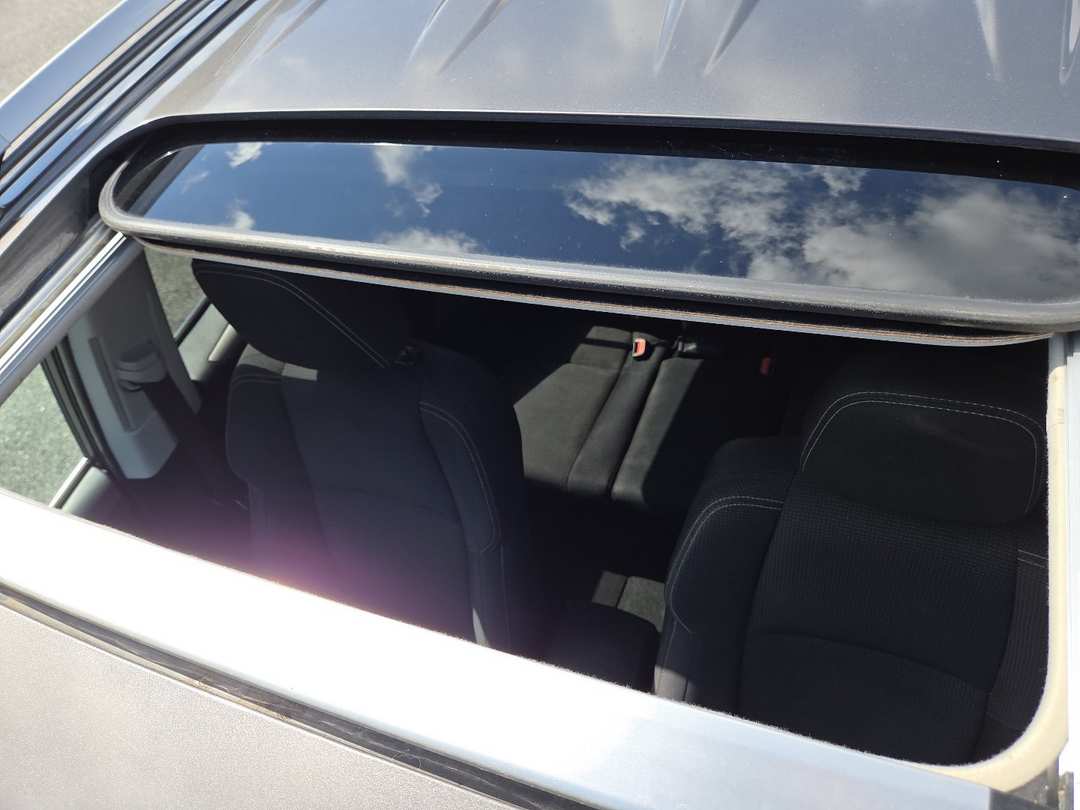 2018 Toyota Rav4 XLE - Image 3