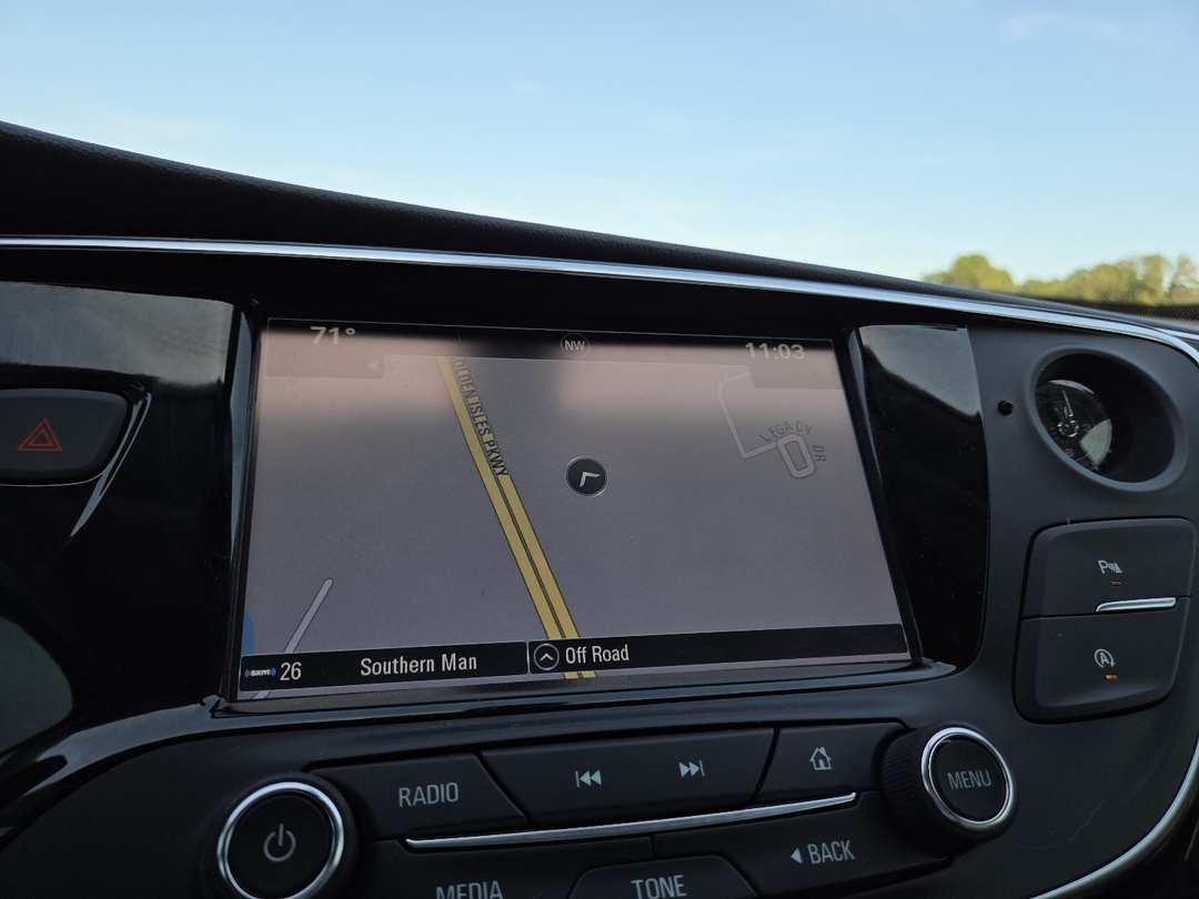 2019 Buick Envision Essence - Image 3