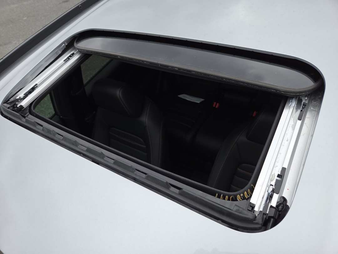 2027 Honda Cr-V Hybrid Sport Touring - Image 3