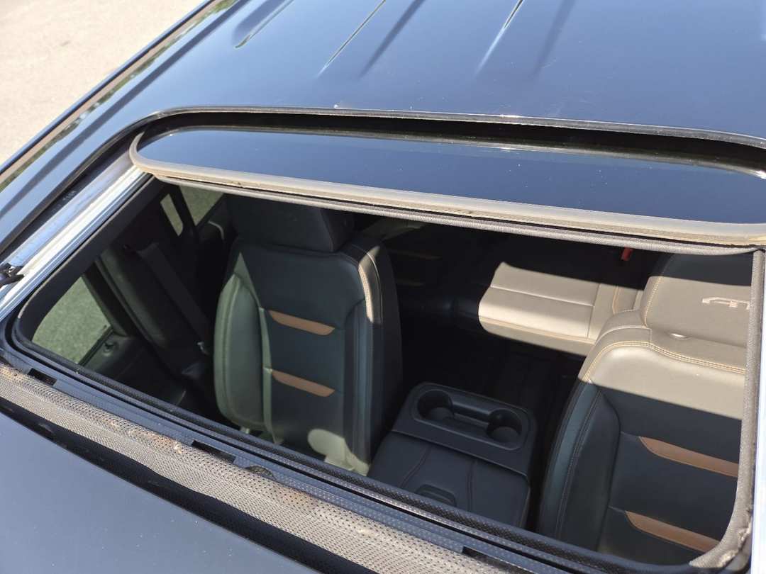2021 GMC Sierra 1500 Crew 147 AT4 - Image 3