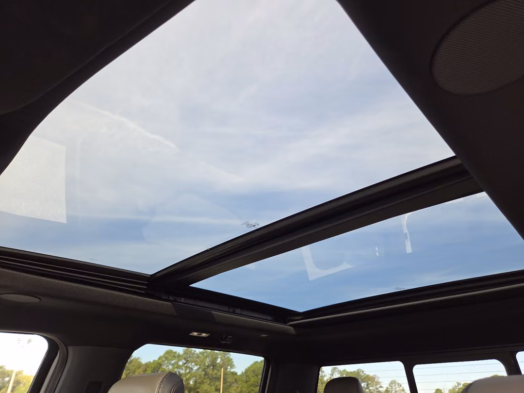 2025 Ford F-150 LARIAT - Image 3