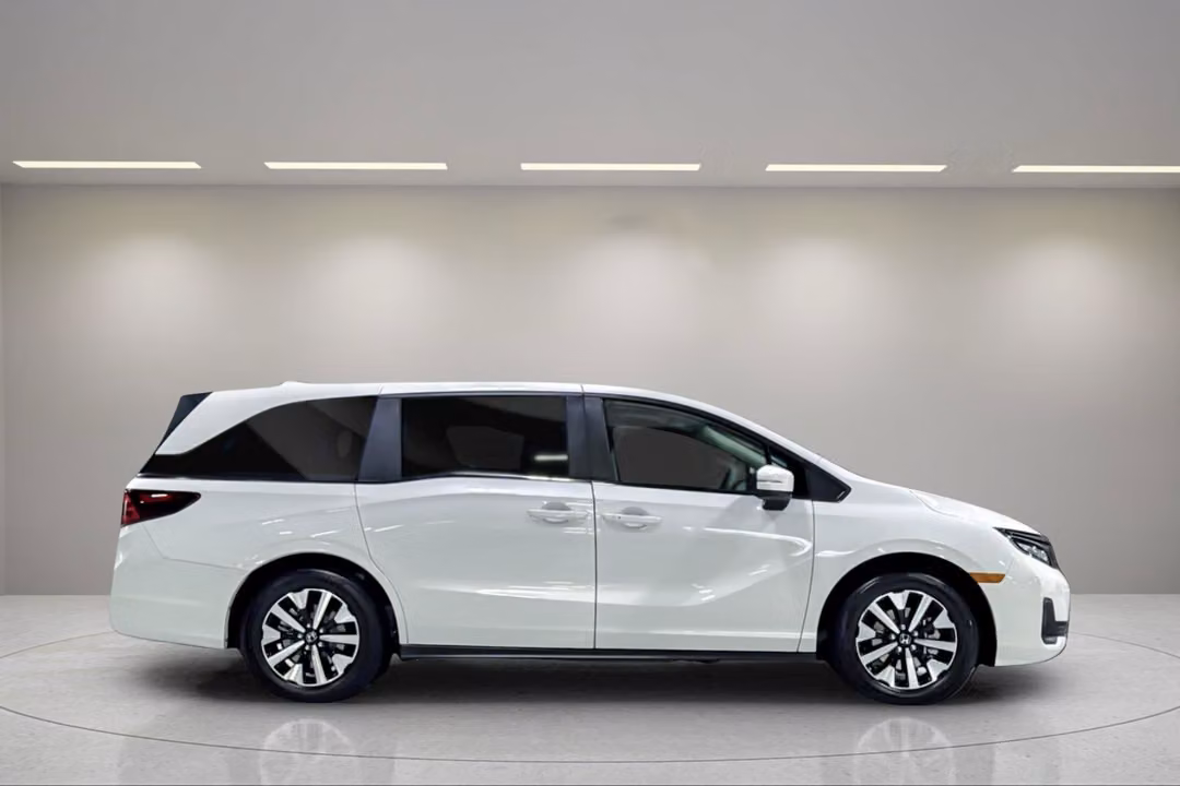 2027 Honda Odyssey EXL - Image 2